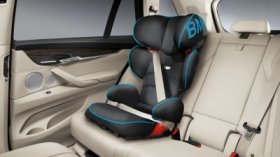 Детское автокресло BMW без крепления ISOFIX 82222348239